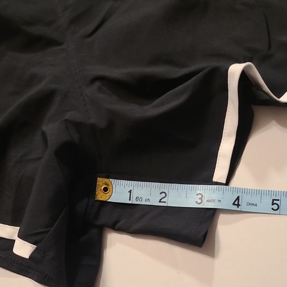 Under Armour Women's Athletic Shorts in Black and White NWT Size 1X - Picture 7 of 8